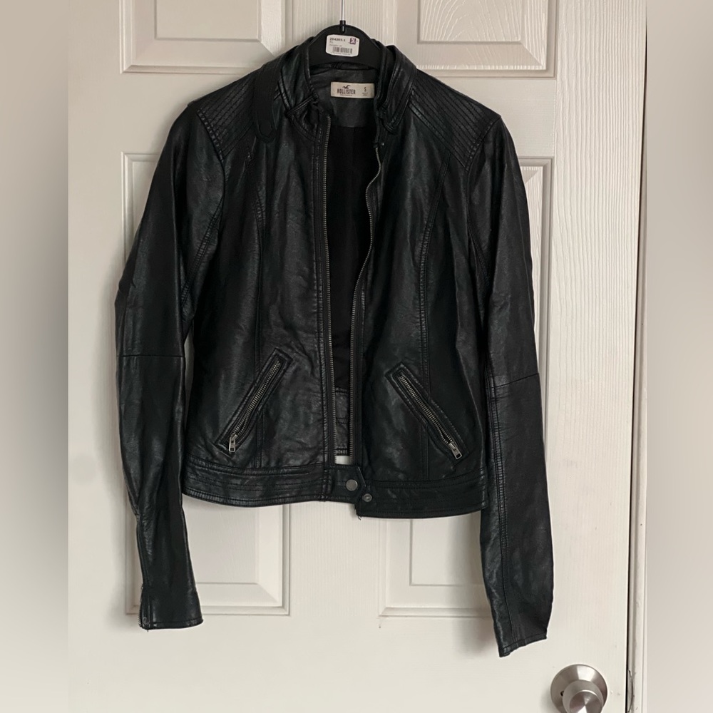 🖤LEATHER JACKET FROM HOLLISTER🖤 SIZE: Small